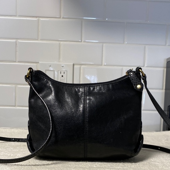 Vintage Coach Black Leather Crossbody bag with Gold Accents - Picture 4 of 9